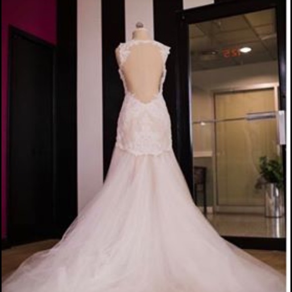 Wedding gown - Picture 3 of 6